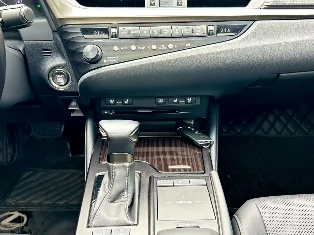 Lexus ES 2018 200 Luxury Edition China V фото 3