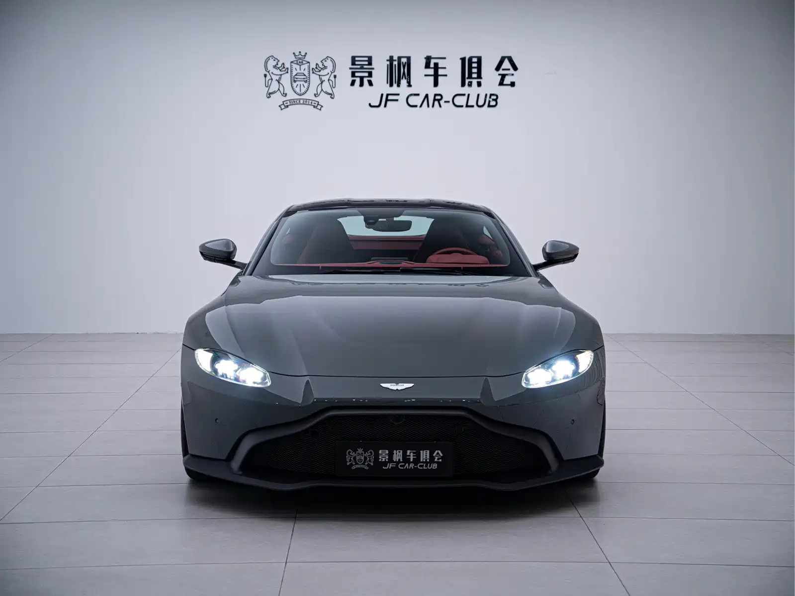 Фото 2 - Aston Martin Vantage