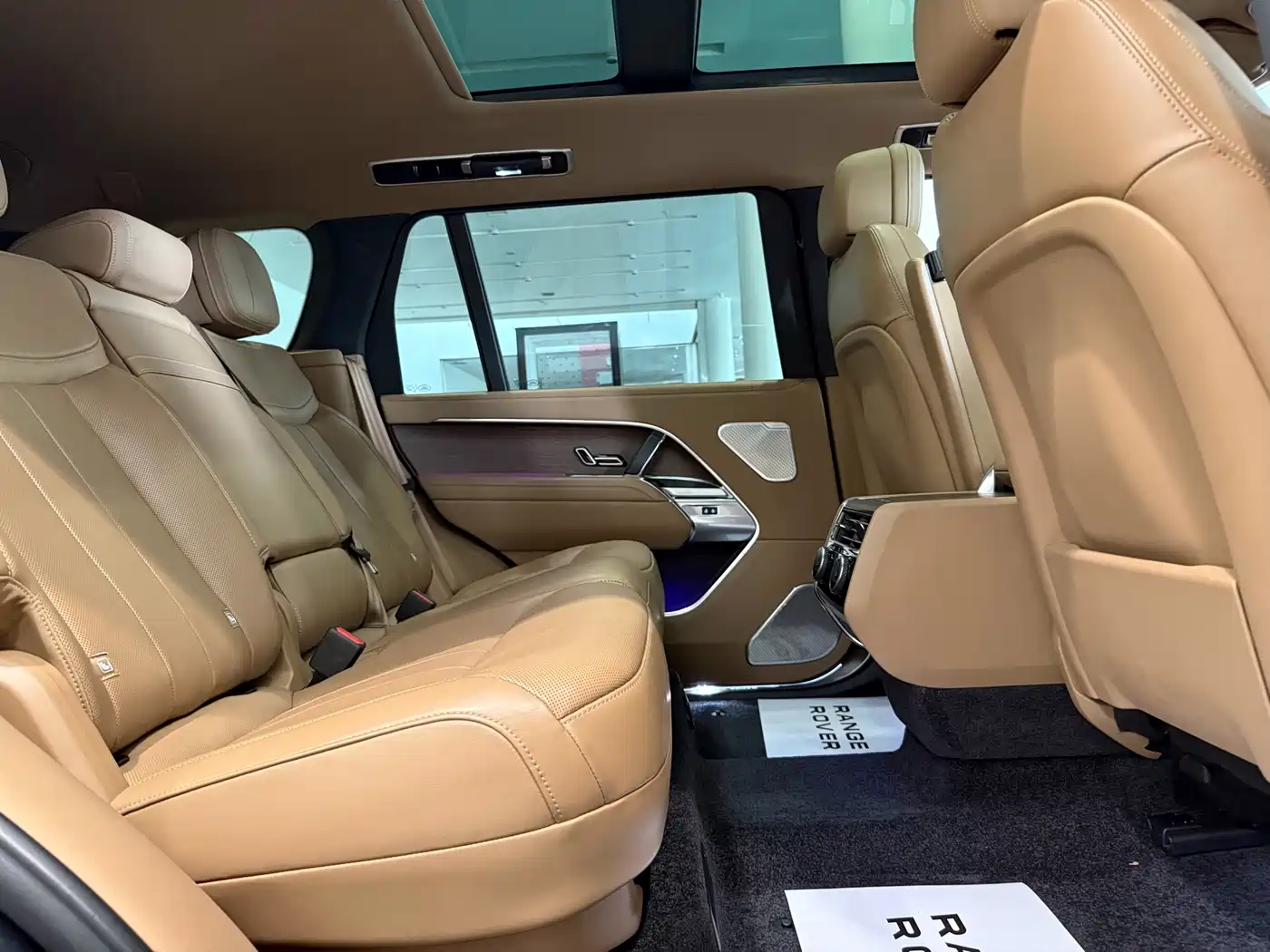 Land Rover Range Rover 2025 3.0 L6 400PS Flourishing Era Extended Wheelbase фото 20