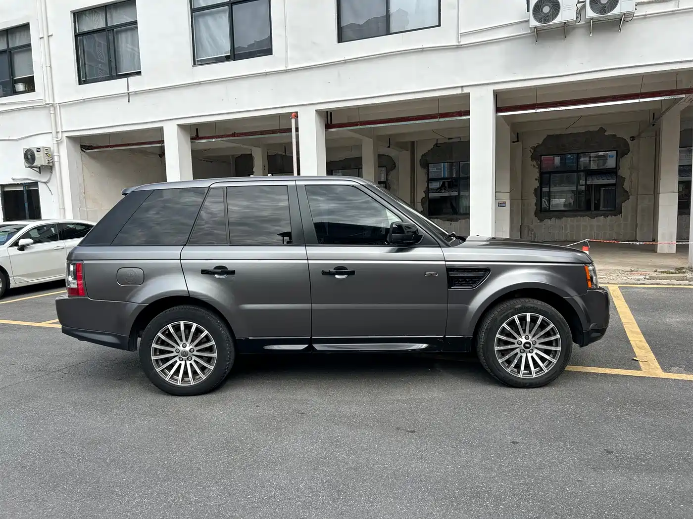 Land Rover Range Rover Sport 2011 3.0 TDV6 Diesel фото 8