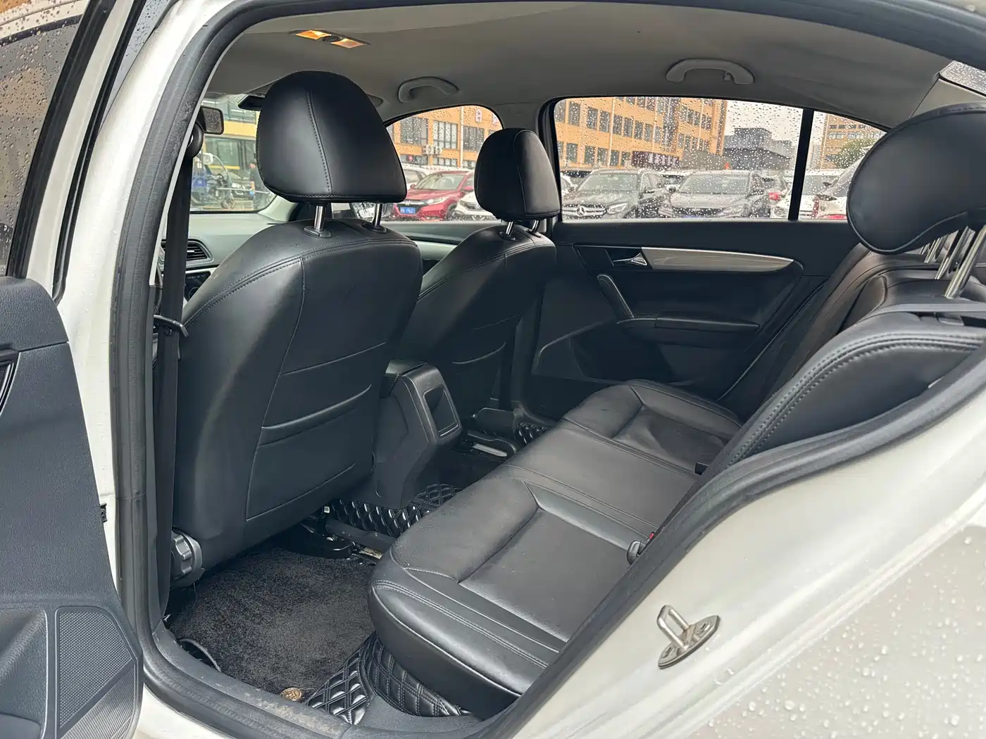 Volkswagen Lavida 2013 Facelift Classic 1.6L Automatic Trend фото 5