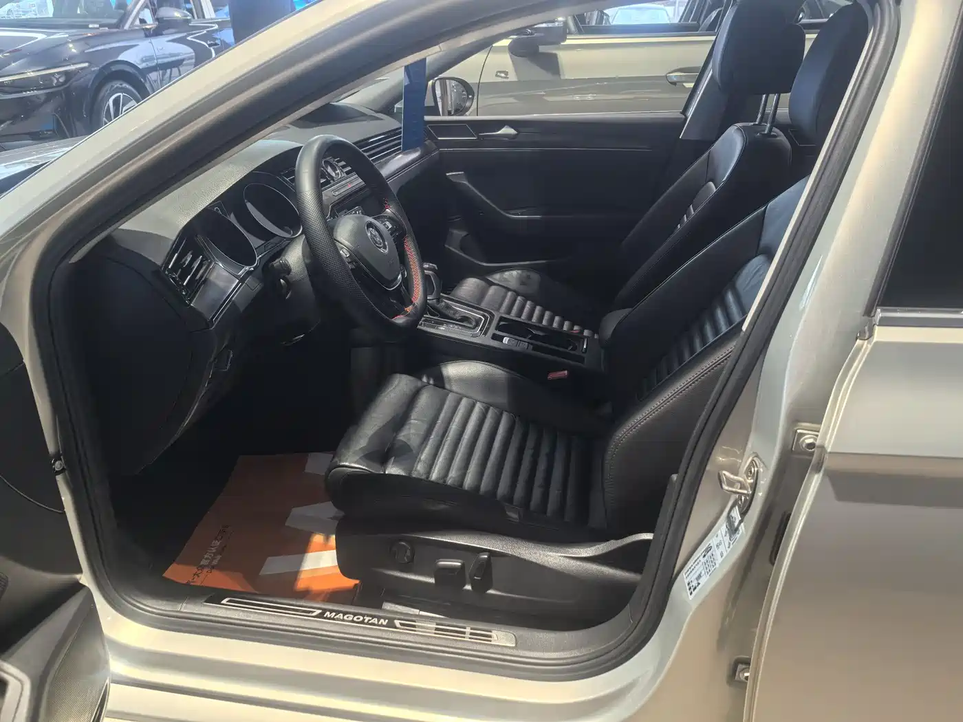 Volkswagen Magotan 2019 330TSI DSG Luxury Class China VI фото 2