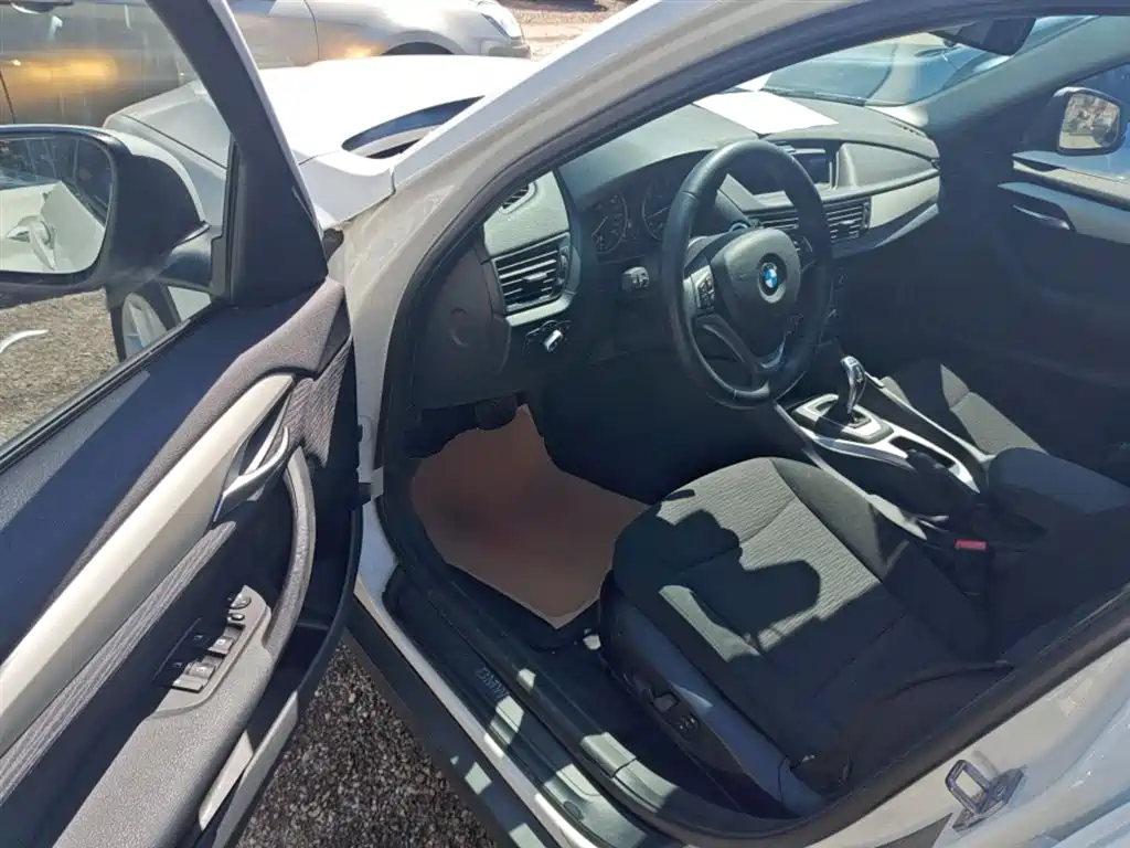 BMW X1 2014 sDrive18i Fashion Edition фото 16