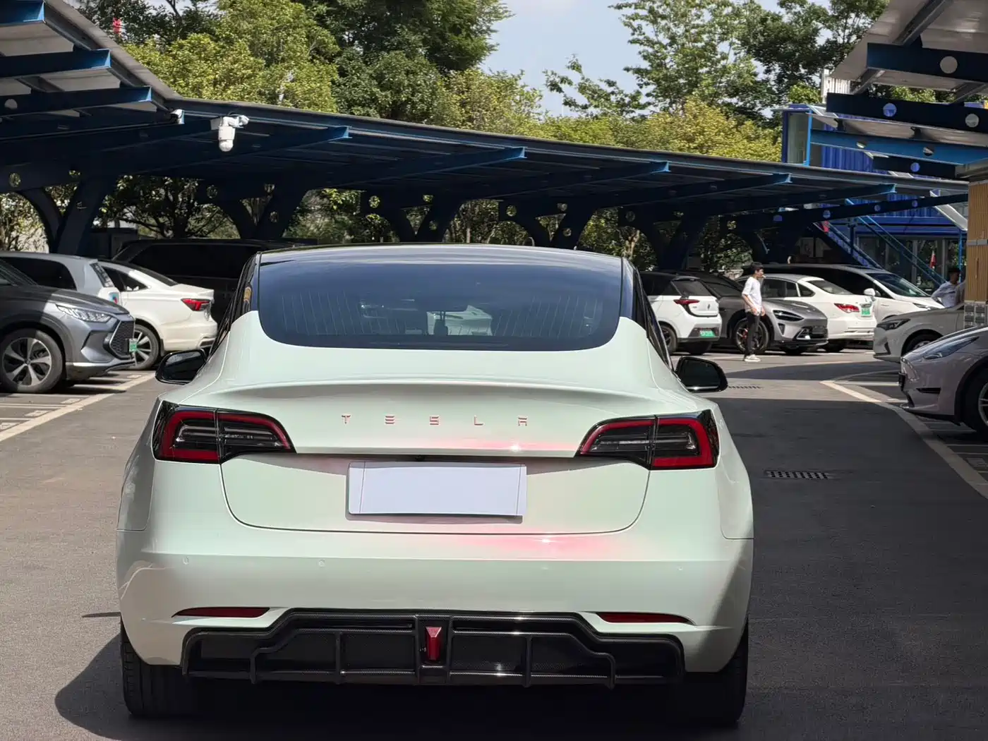 TESLA MODEL 3
