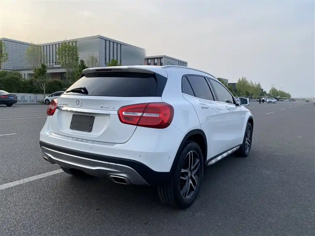Mercedes-Benz GLA 2015 GLA 220 4MATIC Fashion Edition фото 24