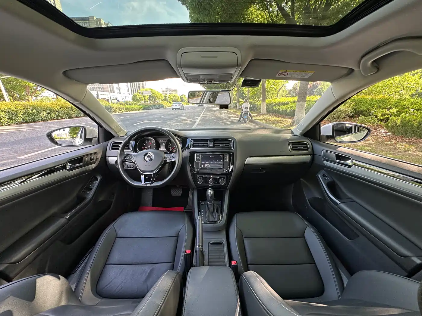 Volkswagen Sagitar 2018 280TSI DSG Spark Edition фото 12
