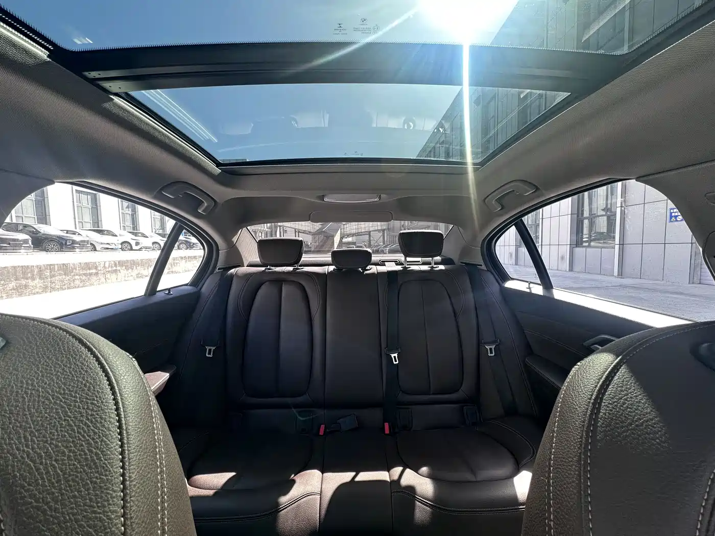 BMW 1 Series 2022 120i M Sport Shadow Edition фото 9
