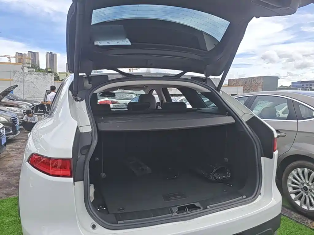 Jaguar F-PACE 2017 2016 2.0T FWD R-Sport Edition