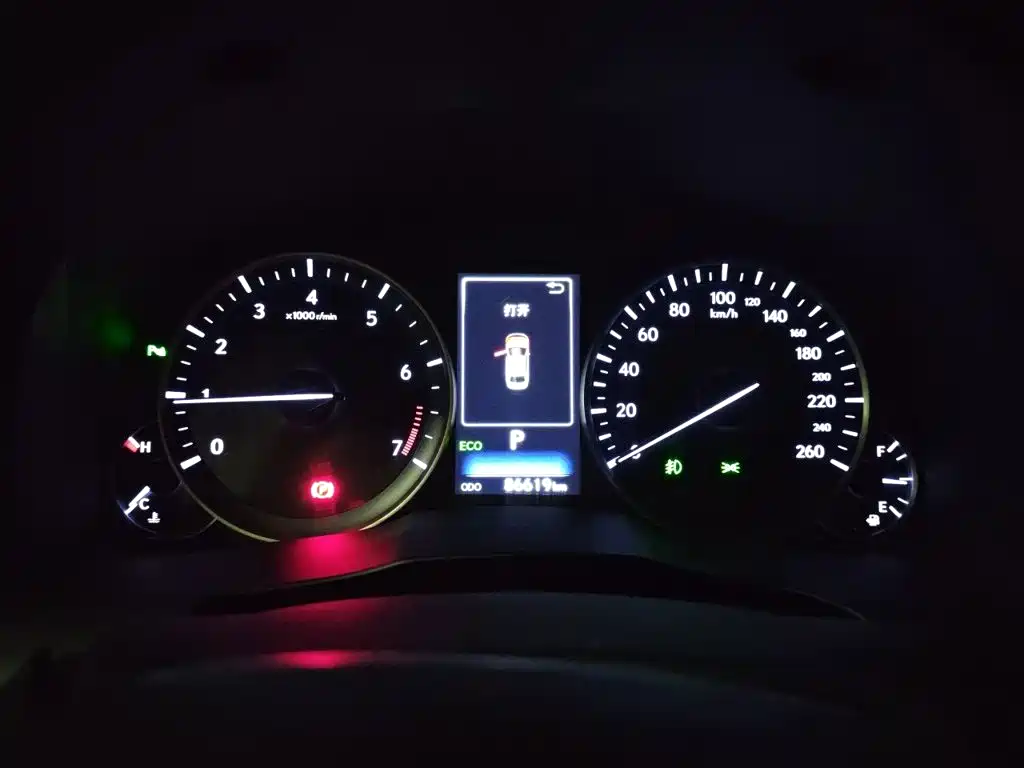 Фото 4 - Lexus ES