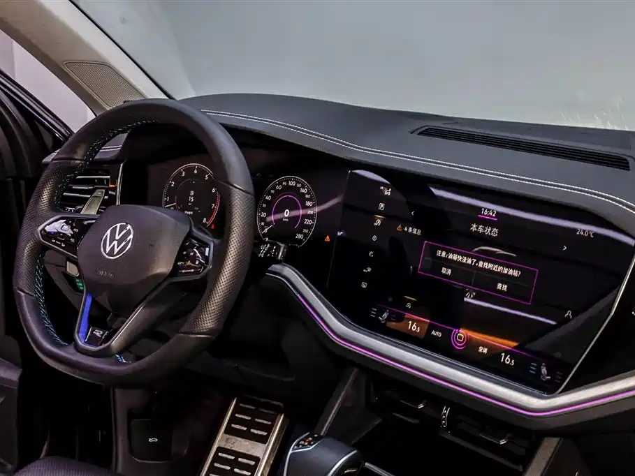 Volkswagen Touareg 2021 3.0TSI Sharp Edition with Gloss Black Sports Package фото 31