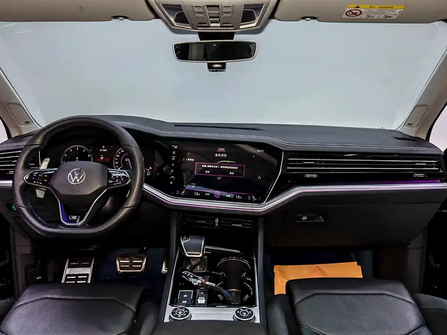Volkswagen Touareg 2021 3.0TSI Sharp Edition with Gloss Black Sports Package фото 33
