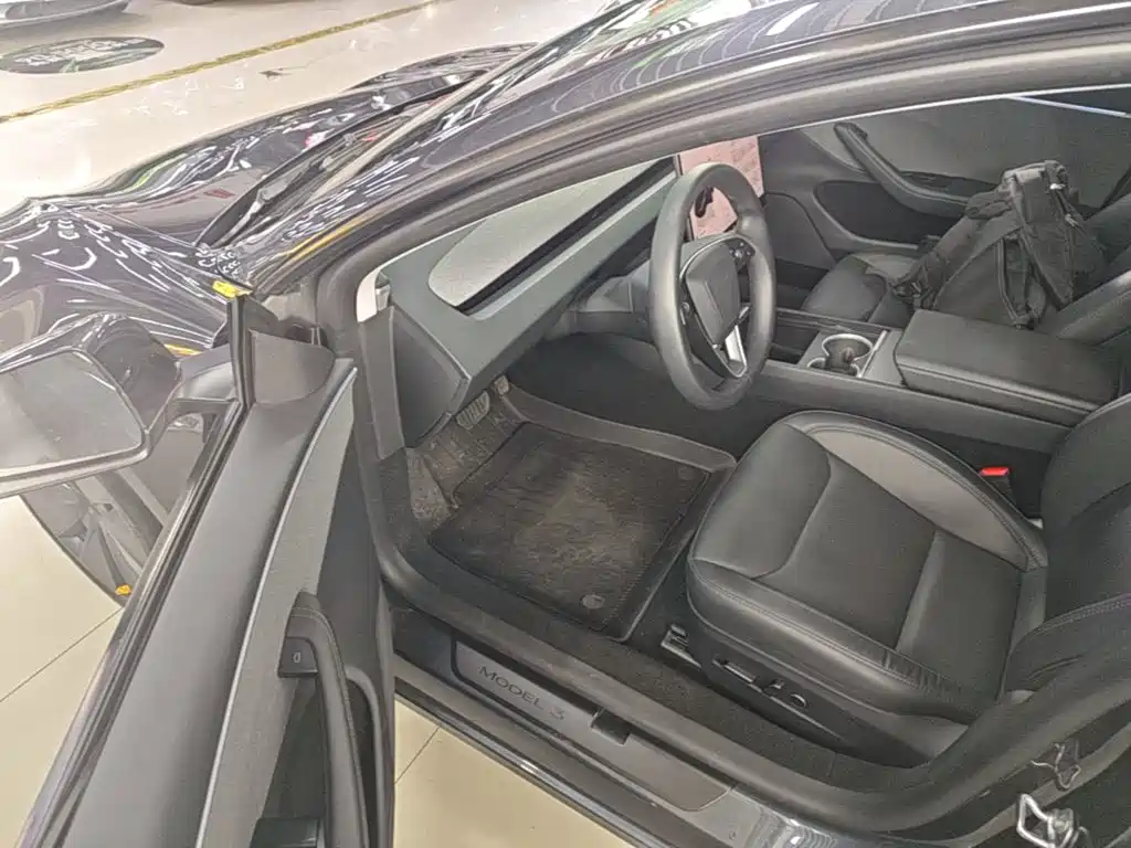 Фото 12 - Tesla Model 3