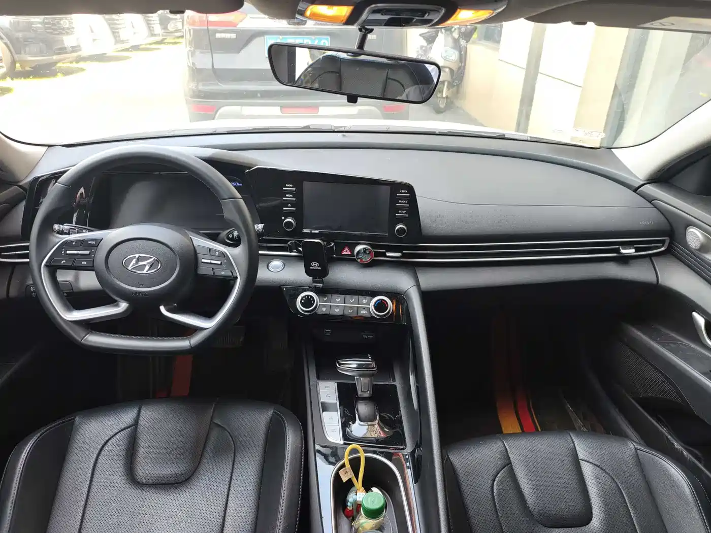 Hyundai Elantra 2022 1.5L CVT GLX Elite Edition фото 3