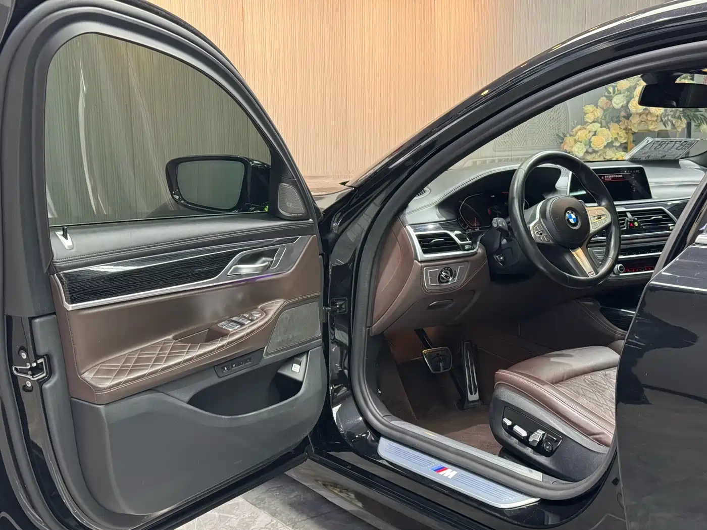 BMW 7 Series 2021 Model 740Li Leading M Sport Package фото 4