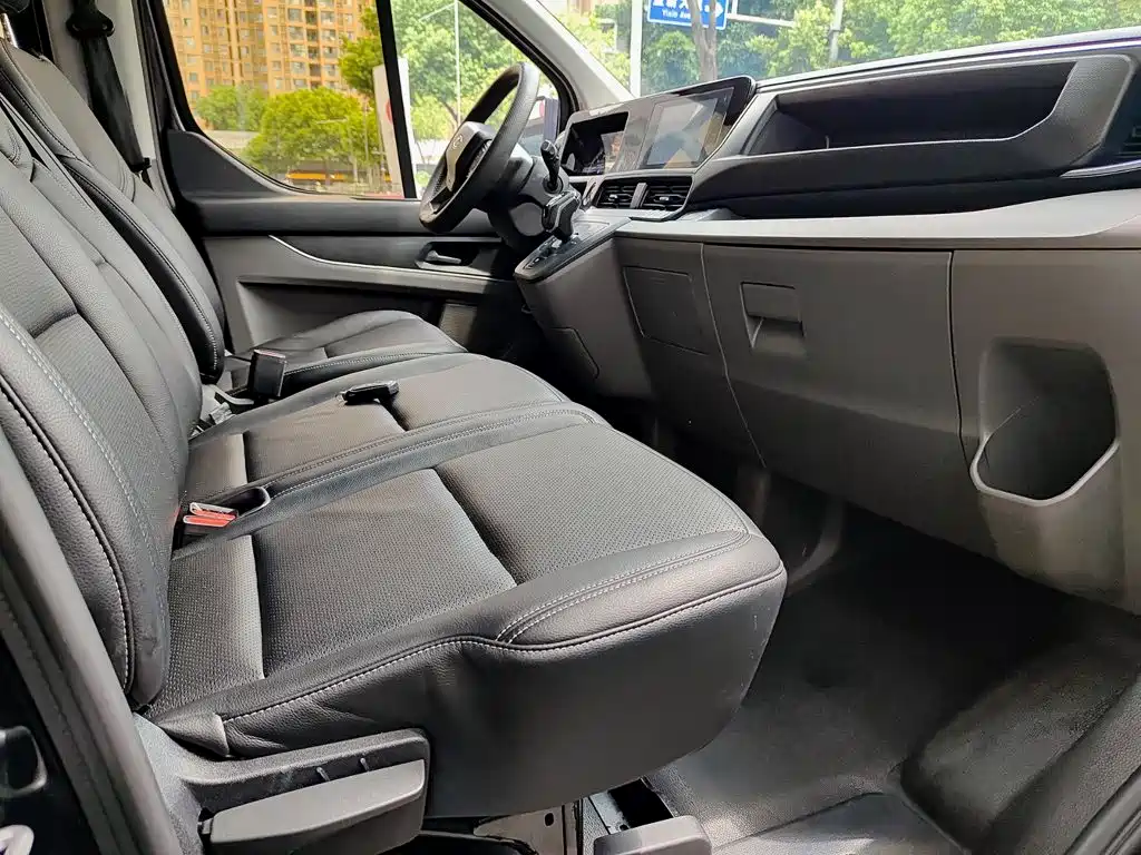 Ford Transit 2023 2023 Model 2.0T Diesel Automatic Multi-purpose Commercial Vehicle Medium Wheelbase Medium Roof 5/6 Seater