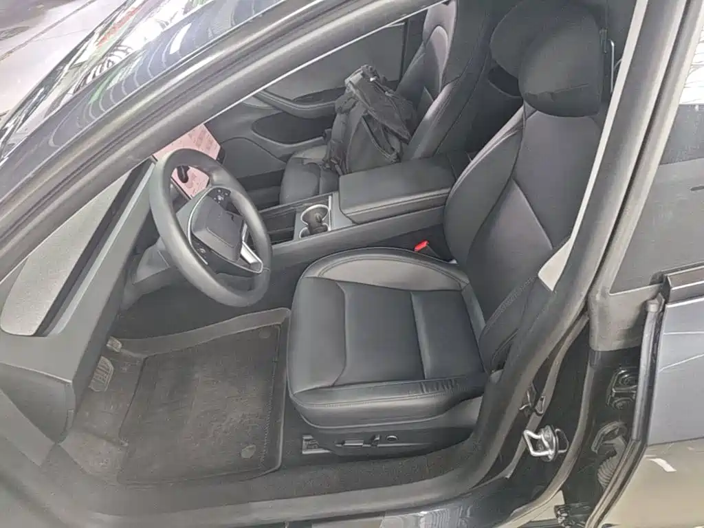 Фото 11 - Tesla Model 3