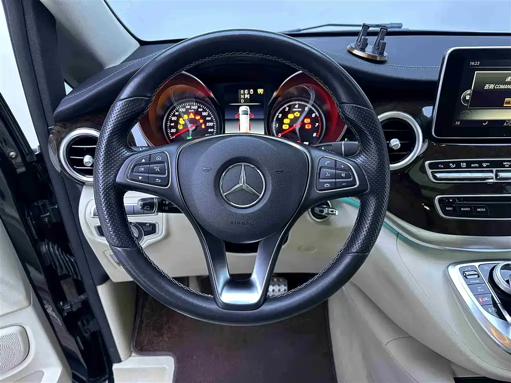 Mercedes-Benz V-Class 2017 Model V 260 Premium Edition фото 16