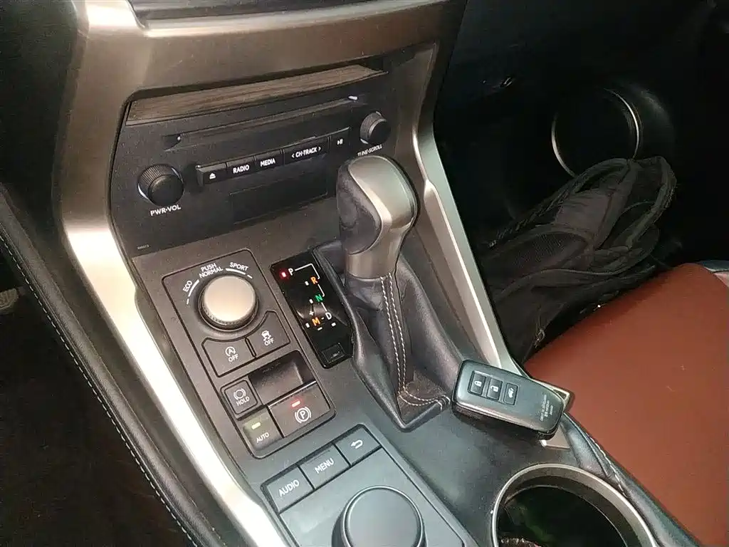 Lexus NX 2016 200 AWD F Sport фото 10