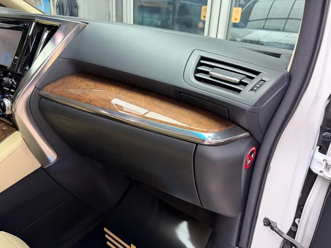Toyota Alphard 2018 3.5L Premium фото 39