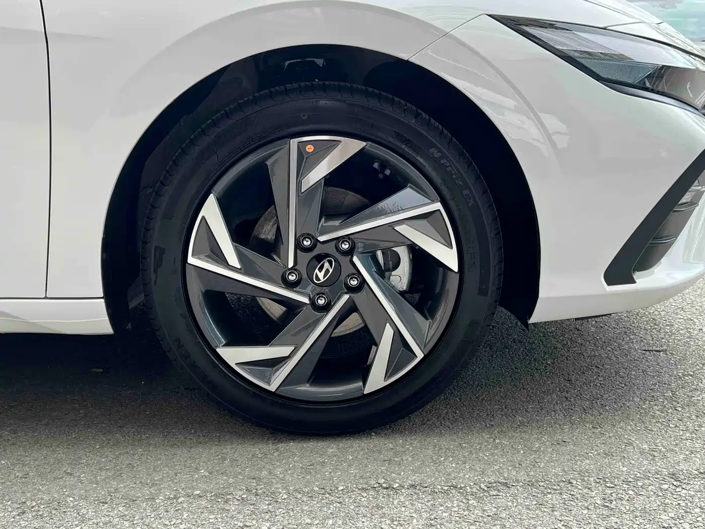 Hyundai Elantra 2023 1.5L CVT GLX Elite Edition фото 4