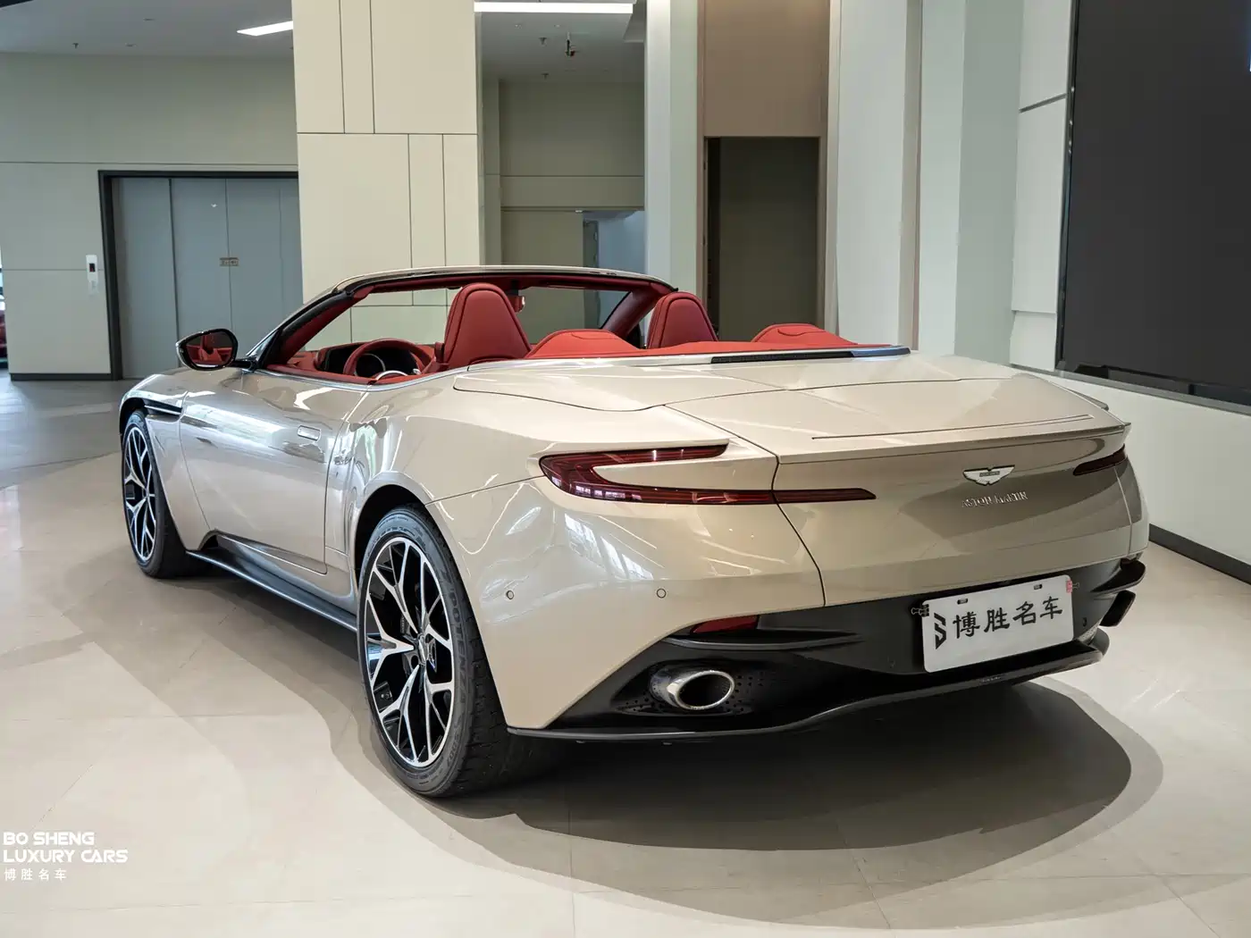 Aston Martin DB11 2019 4.0T V8 Volante фото 18