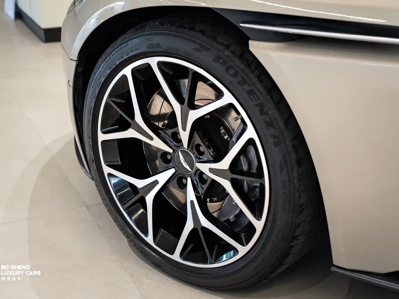 Aston Martin DB11 2019 4.0T V8 Volante фото 50