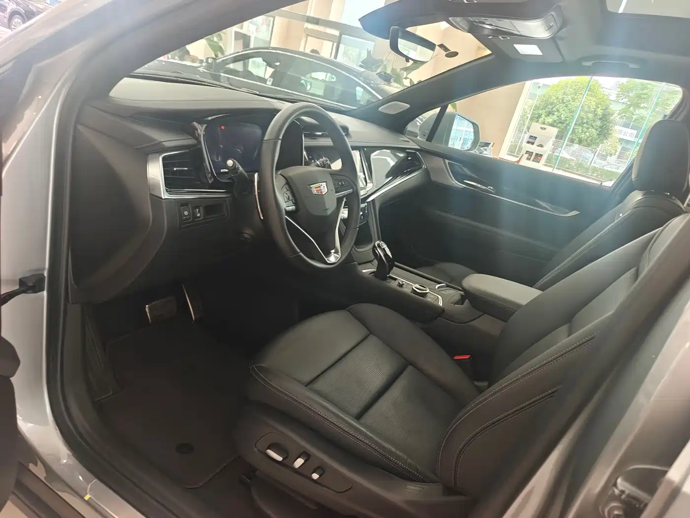 Cadillac XT6 2025 2.0T 6-Seater AWD Executive Black Label Edition фото 3