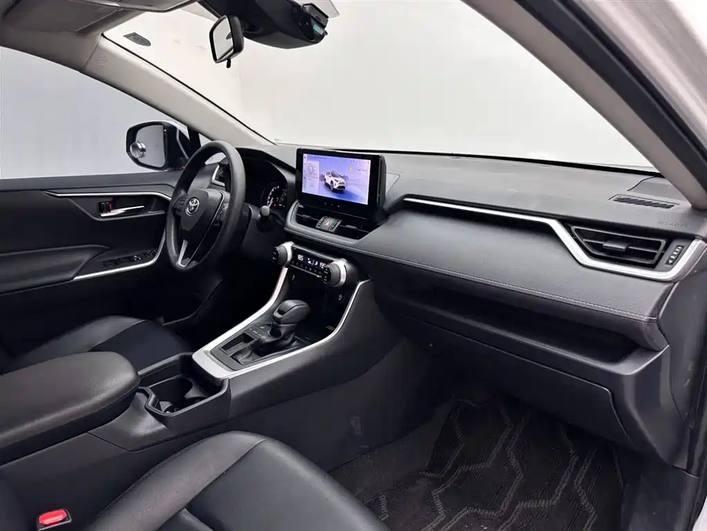 Toyota RAV4 Rongfang 2023 2.0L CVT 2WD Fashion Edition фото 11