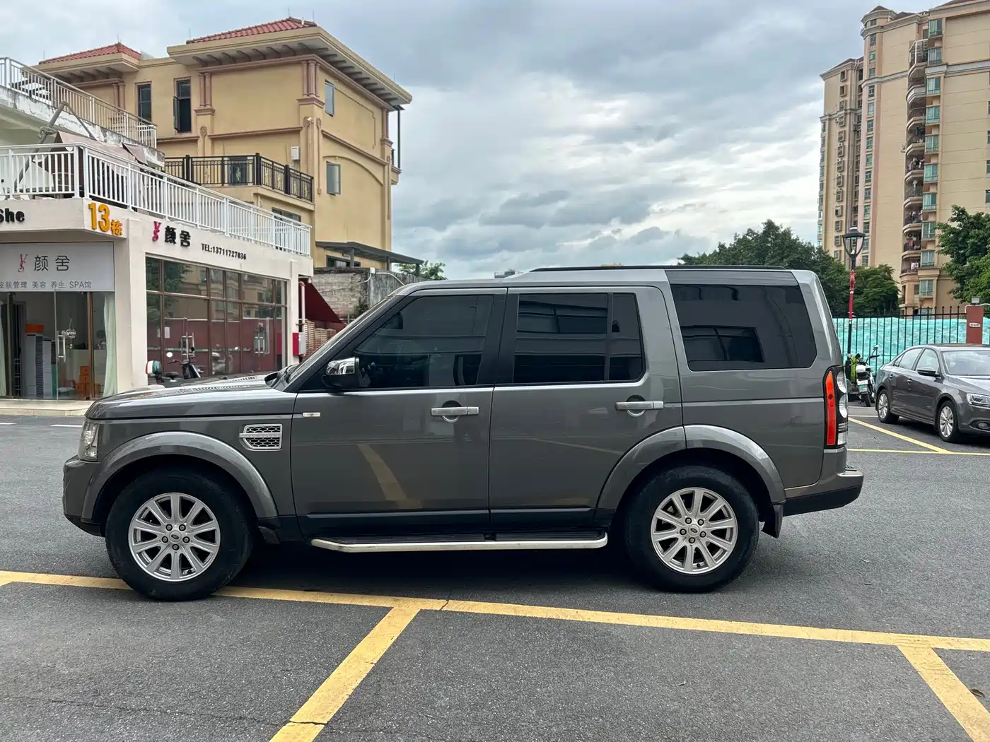 Land Rover Discovery 2009 Model 2.7 TDV6-S фото 4