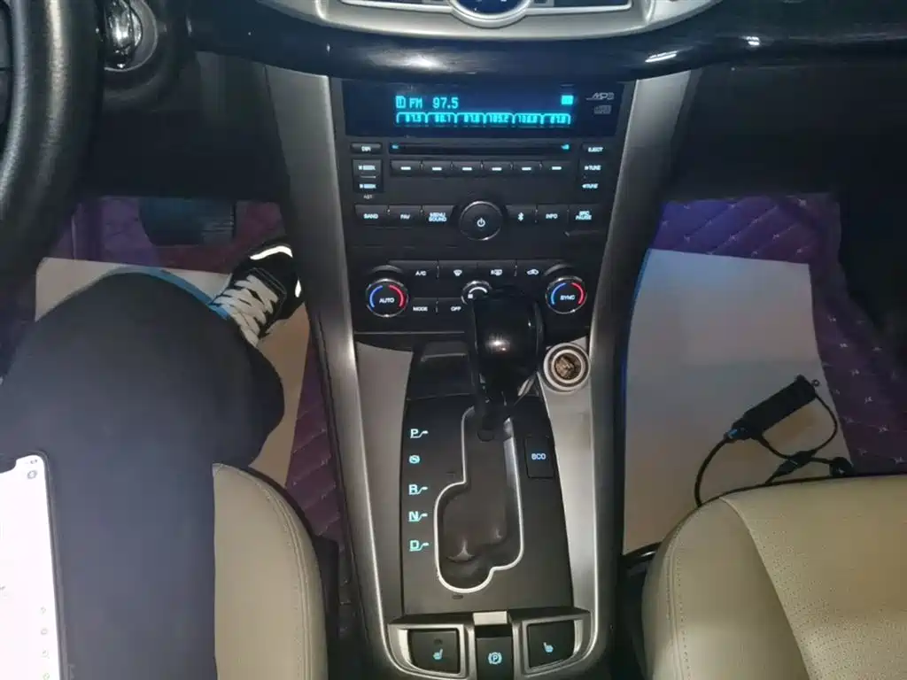 Chevrolet Captiva 2015 2.4L AWD Flagship 7-Seater фото 14