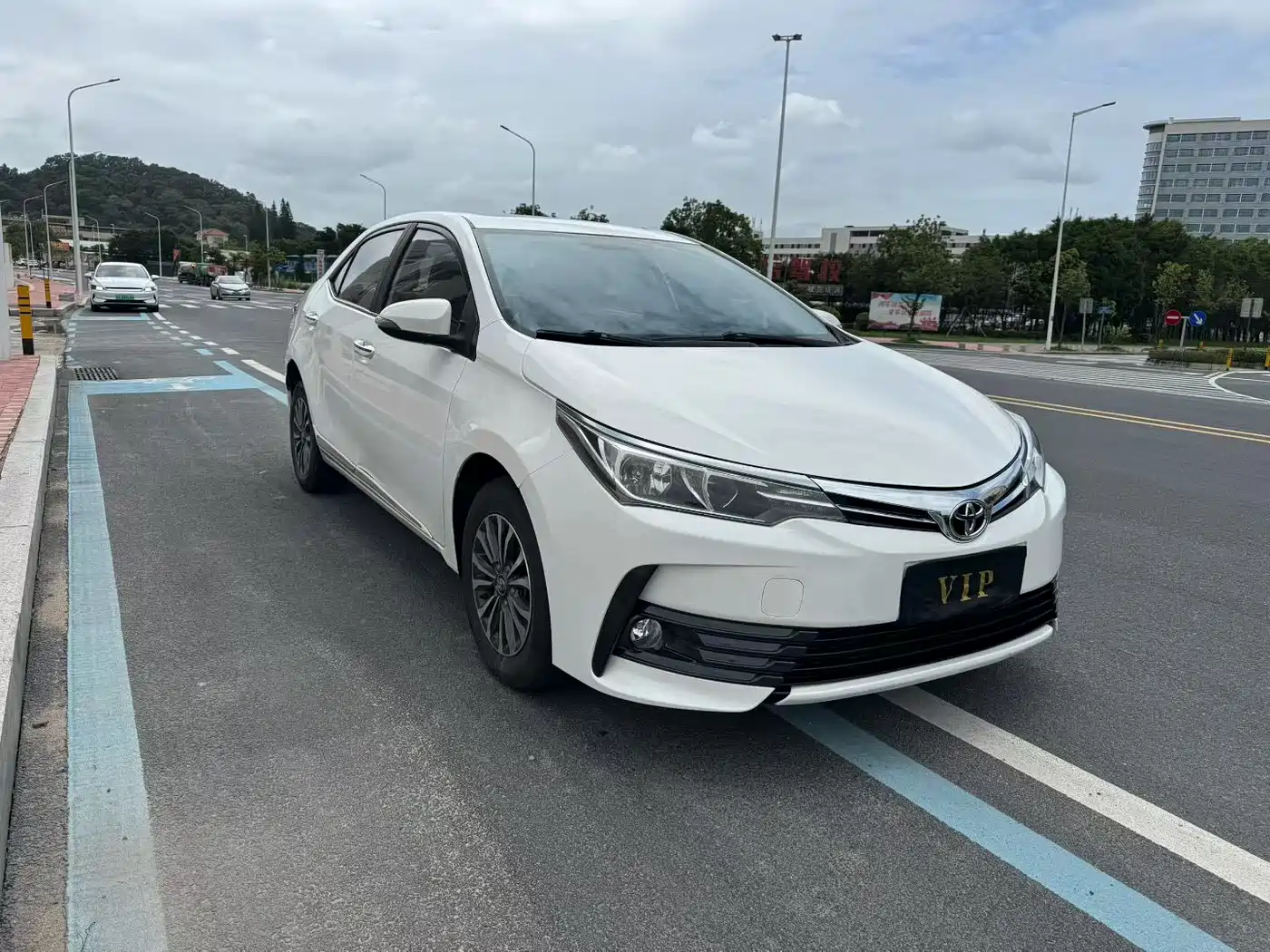 Toyota Corolla 2017 Facelift 1.2T S-CVT GL-i фото 2