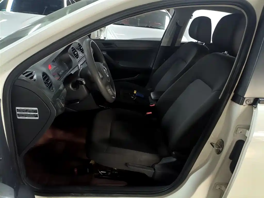 Volkswagen Jetta 2015 Value Edition 1.6L Manual Fashion фото 15
