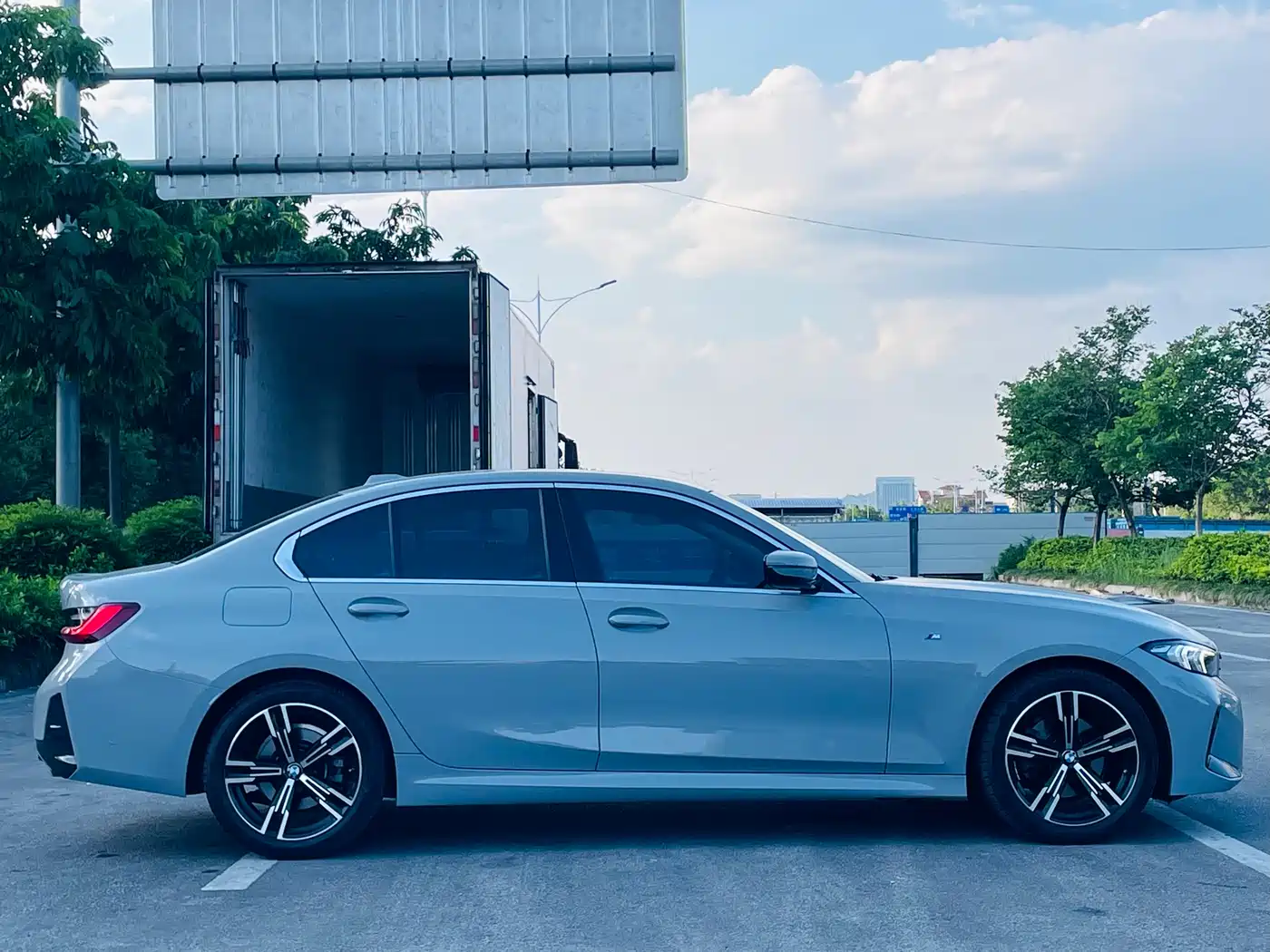 BMW 3 Series 2024 325i M Sport Package фото 4