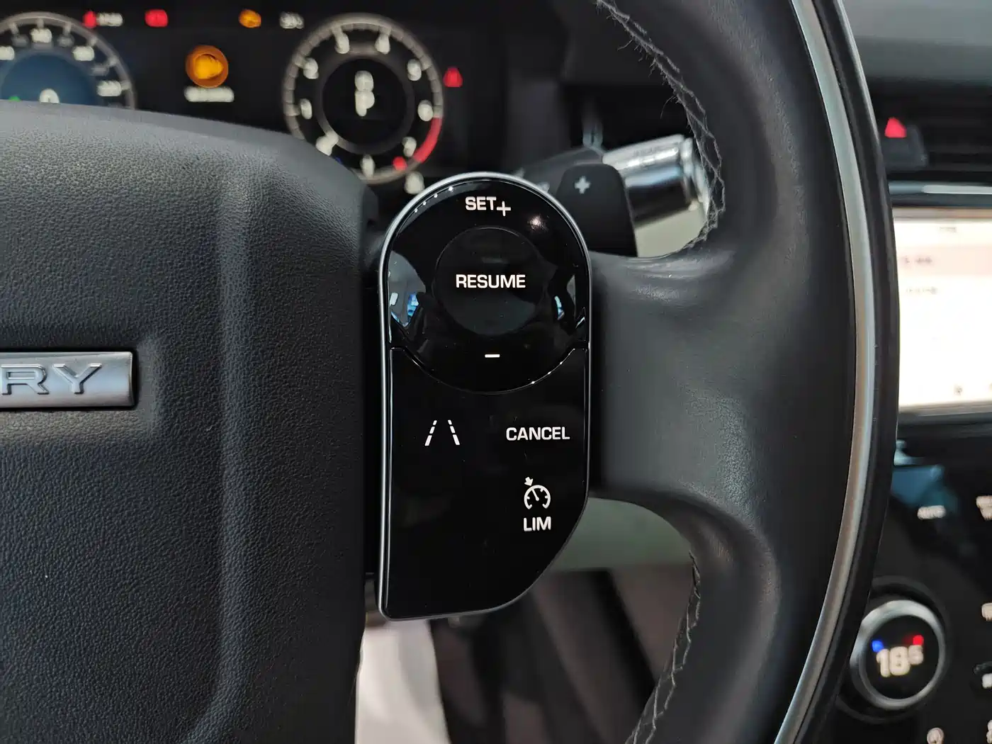 Land Rover Discovery Sport 2022 Model 249PS R-Dynamic S Performance Edition 5-Seater фото 15
