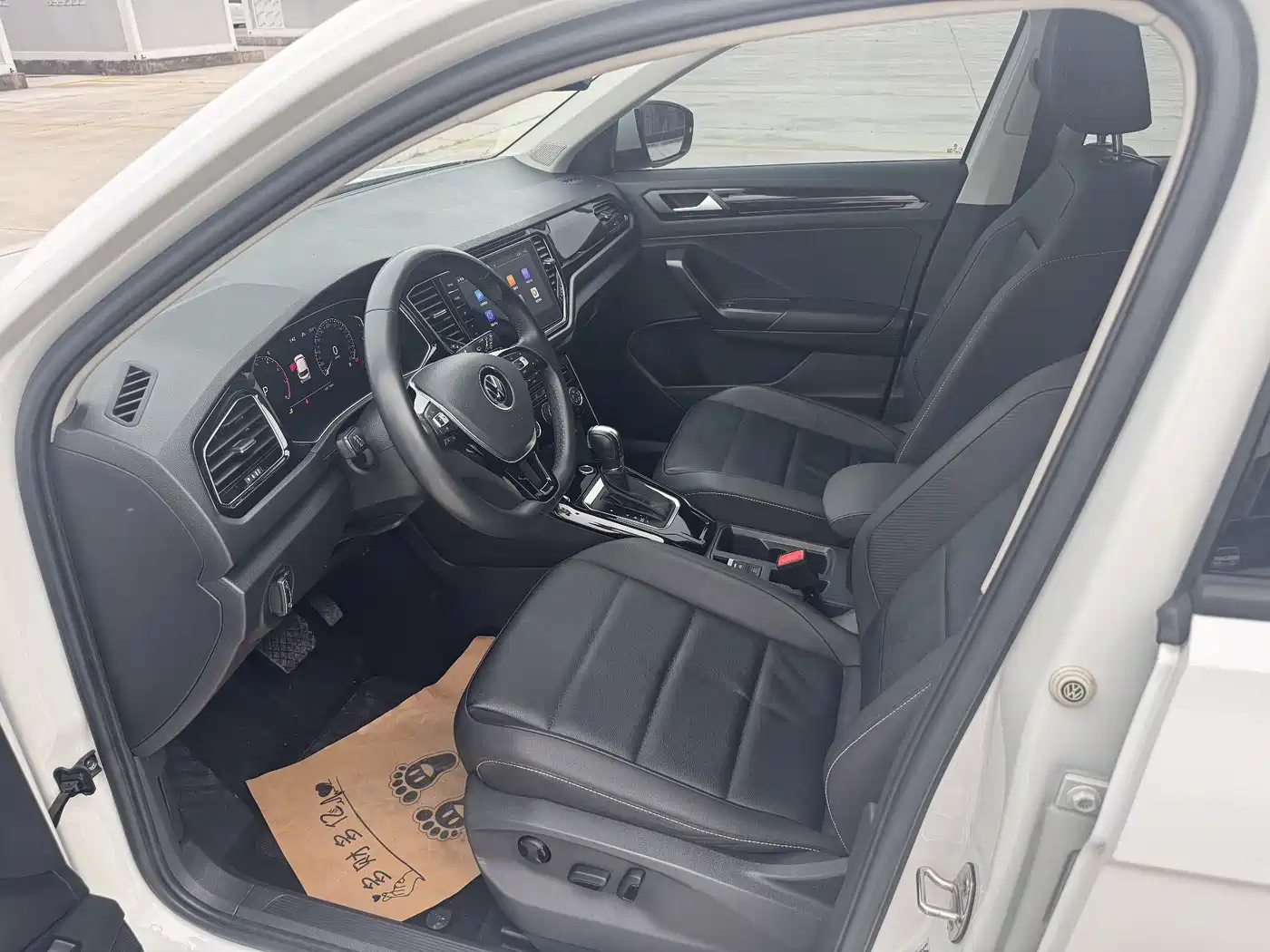 VOLKSWAGEN T-ROC EXPLORING SONGS