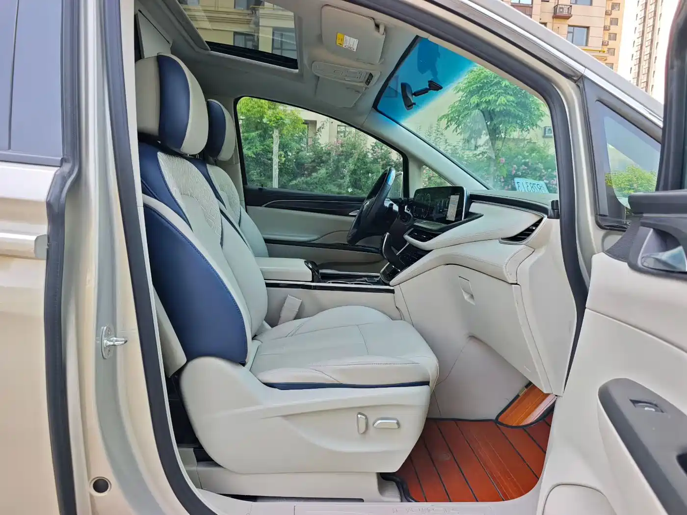 Buick GL8 2021 ES Landlord 653T Premium фото 4