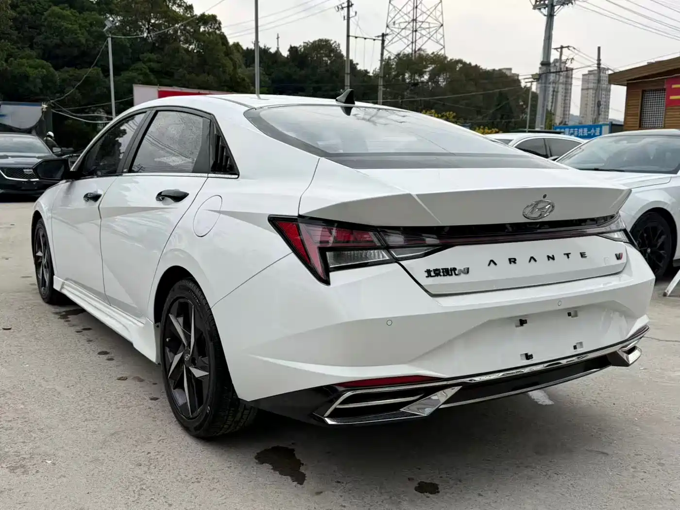 Hyundai Elantra 2021 1.5L CVT LUX Premium Edition фото 10