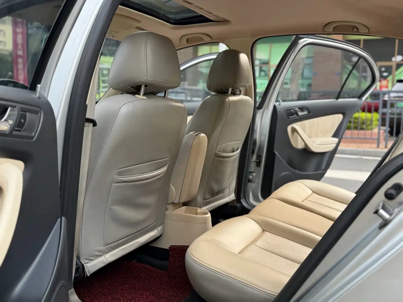Volkswagen Lavida 2011 1.6L Automatic Pinya Edition фото 6