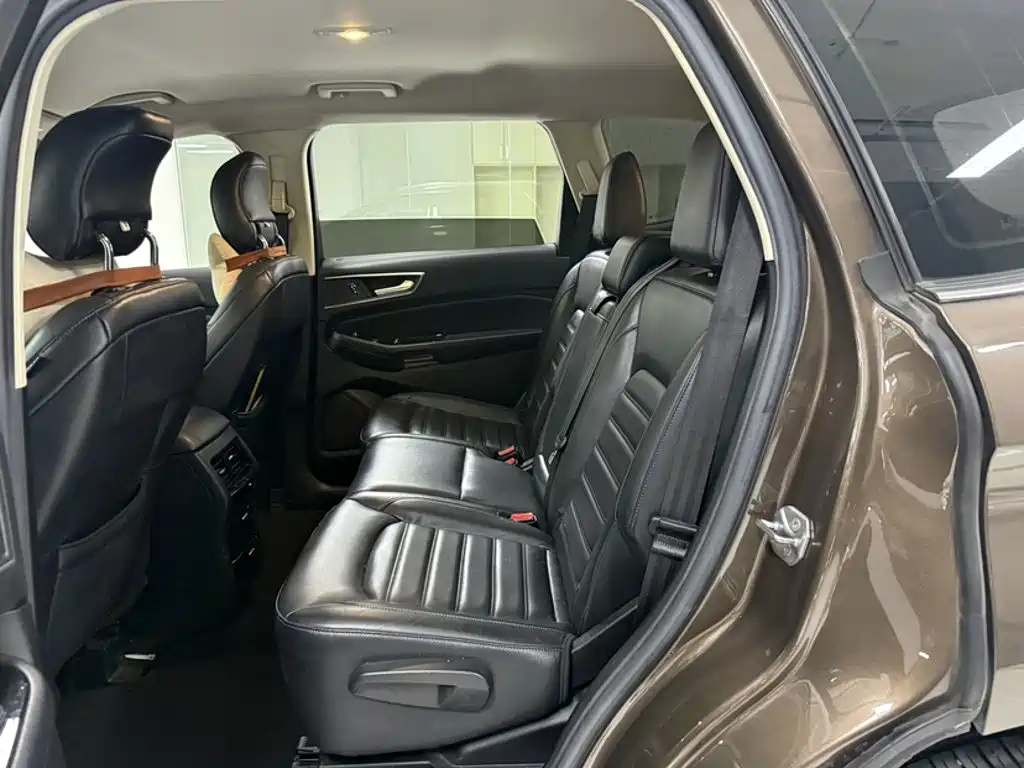 Фото 12 - Ford Edge