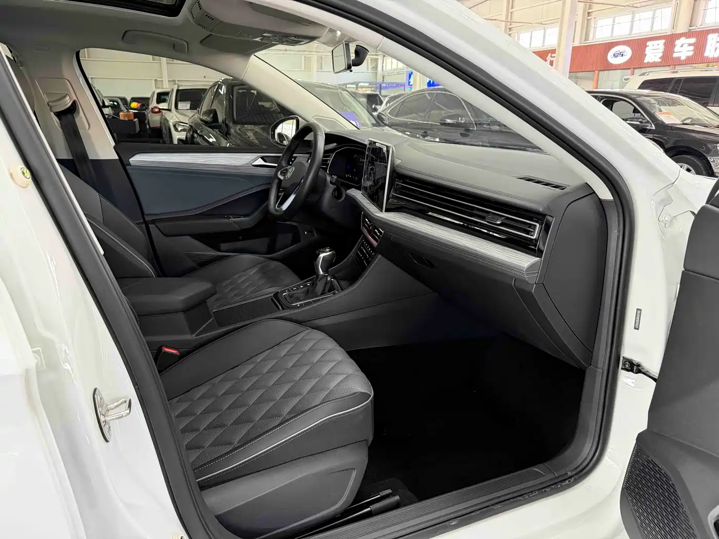 Volkswagen Sagitar 2023 Model Year 280TSI DSG Surpass Edition фото 16