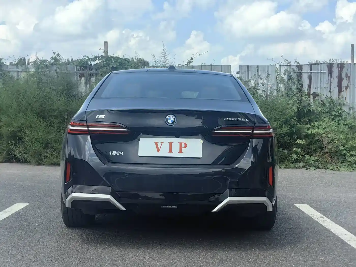Фото 8 - BMW i5
