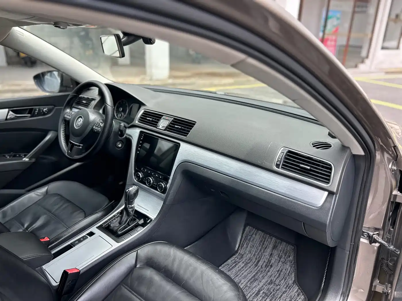 Volkswagen Passat 2014 1.8TSI DSG Luxury Edition фото 28