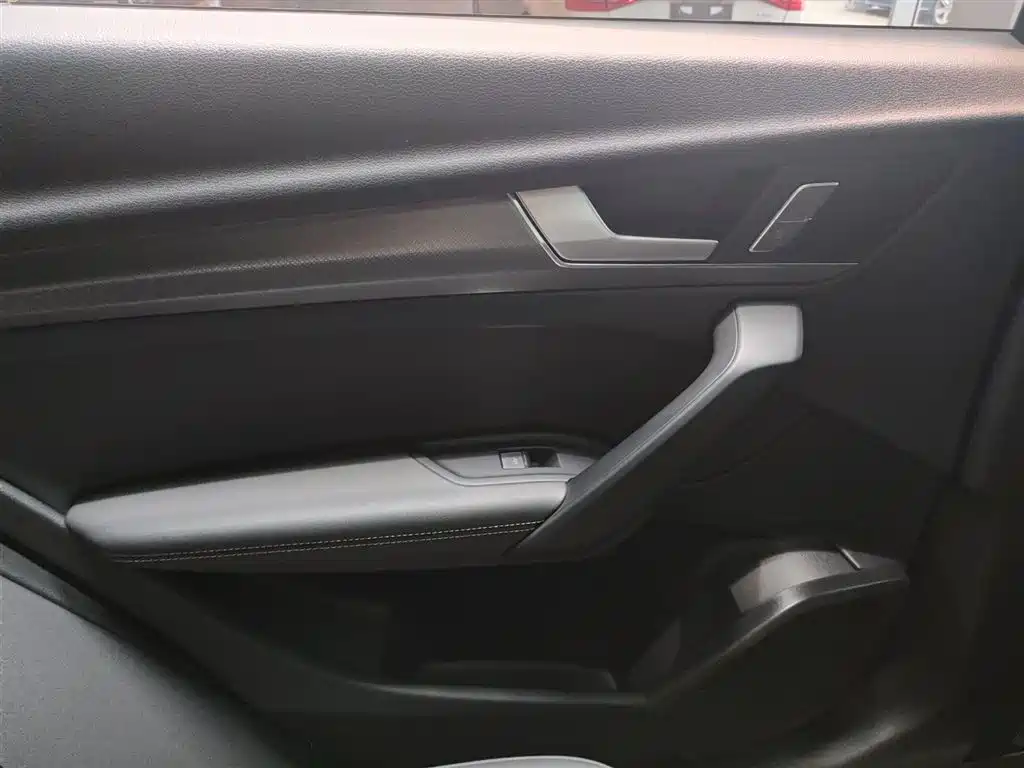 Audi Q5L 2024 Model 40 TFSI Luxury Dynamic фото 27