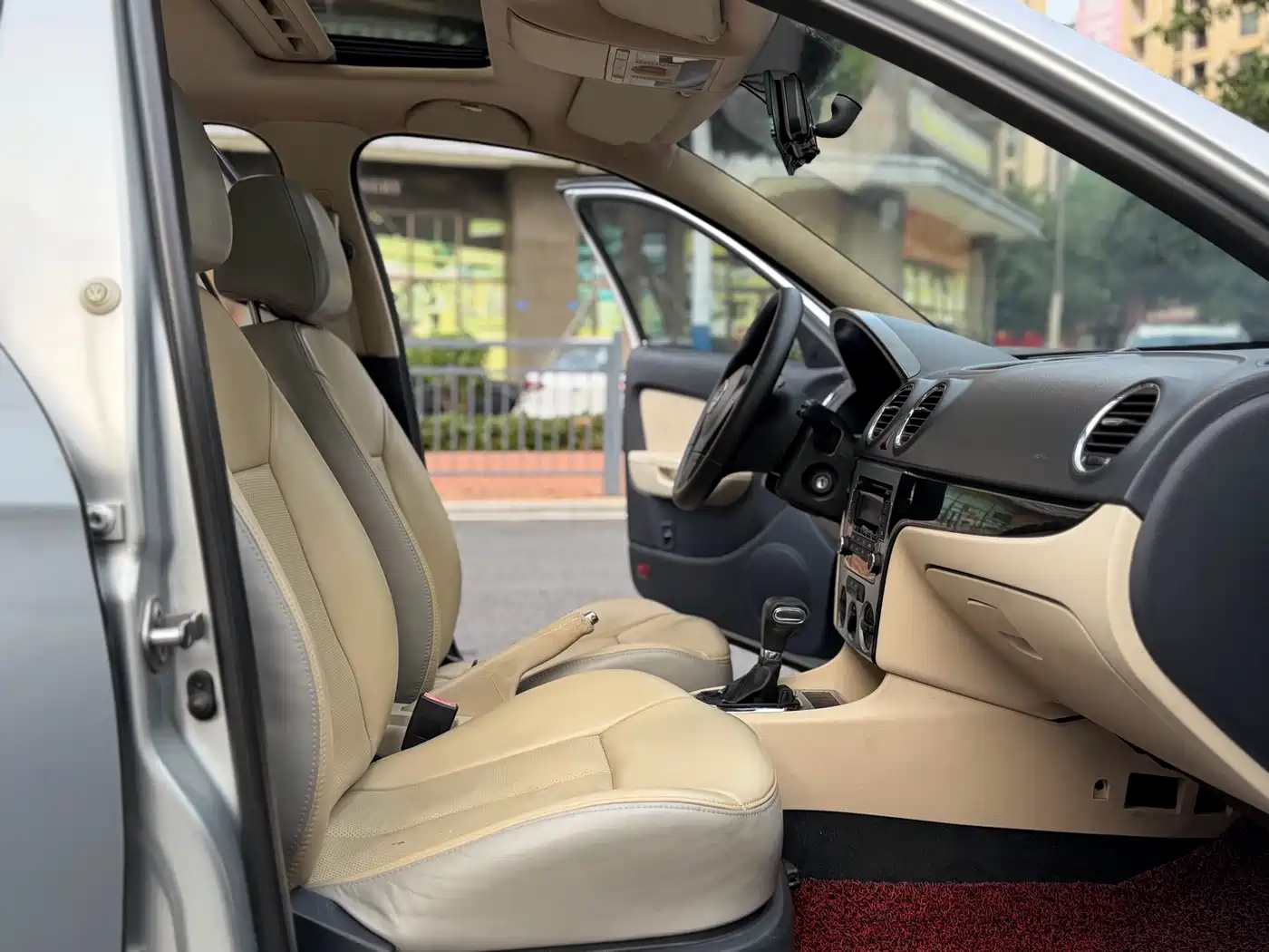 Volkswagen Lavida 2011 1.6L Automatic Pinya Edition фото 15