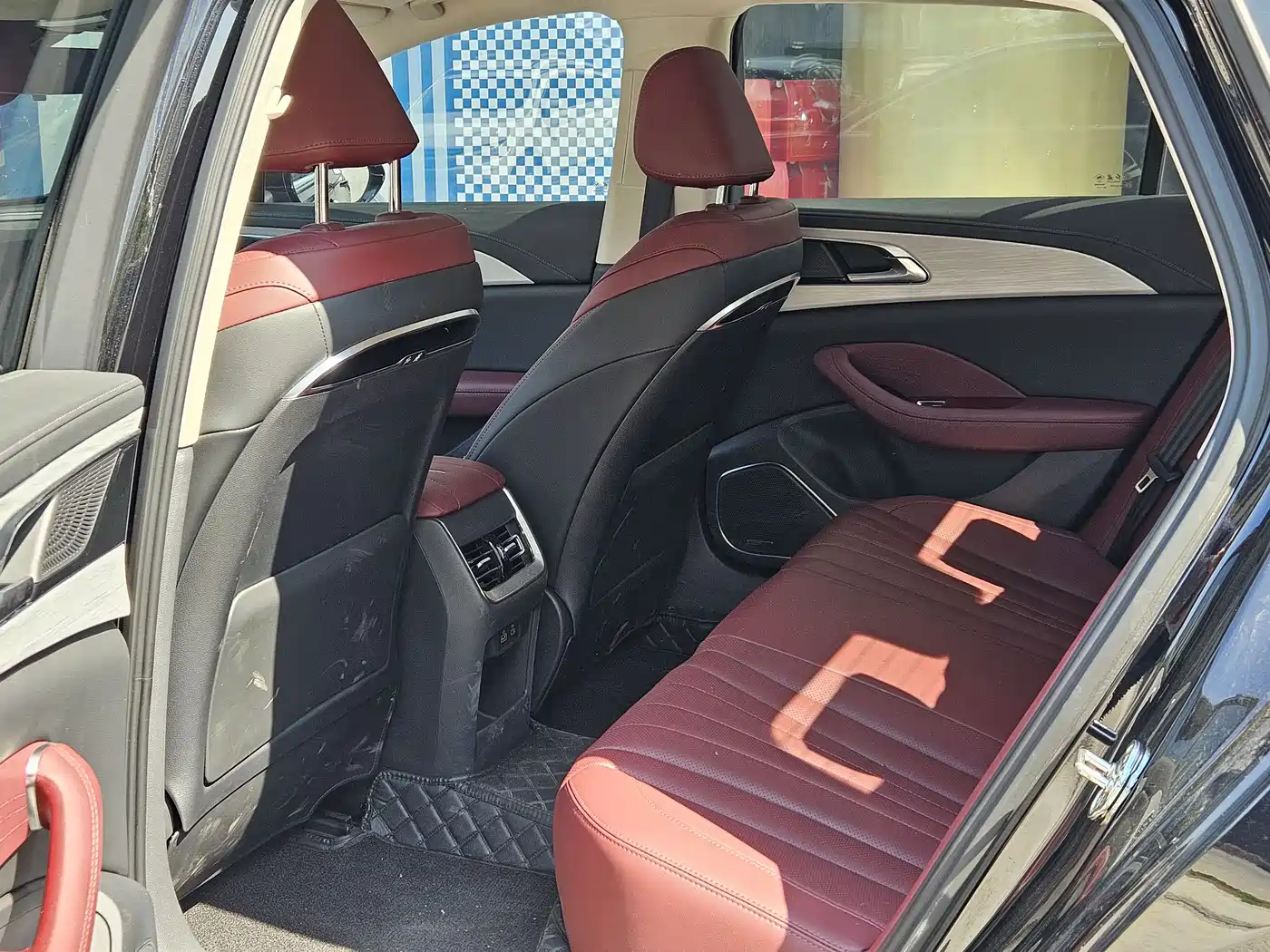 Hongqi H5 2025 1.5T DCT Flag Rhythm 500,000 Units Memorial Edition фото 11