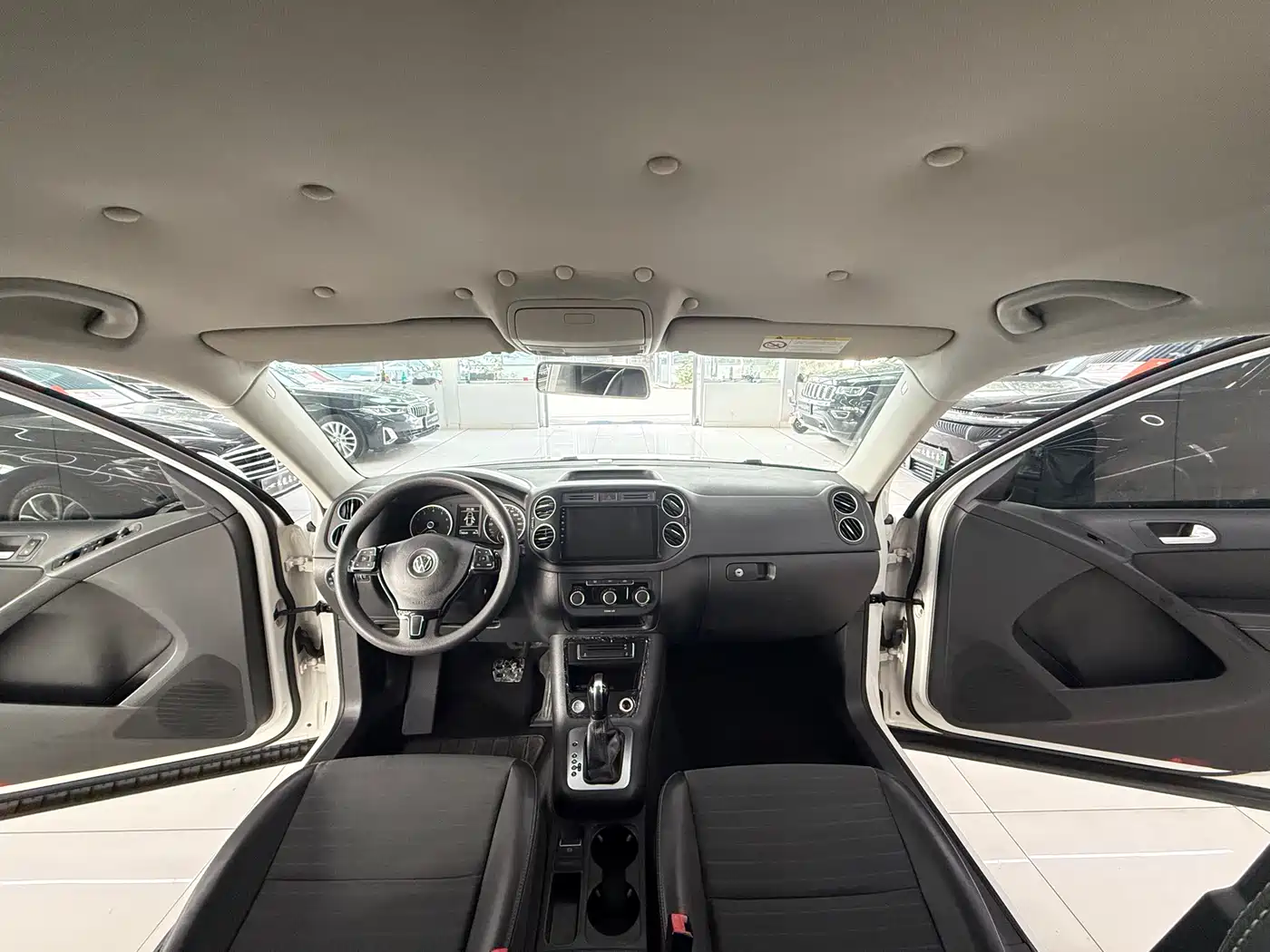 VOLKSWAGEN TIGUAN
