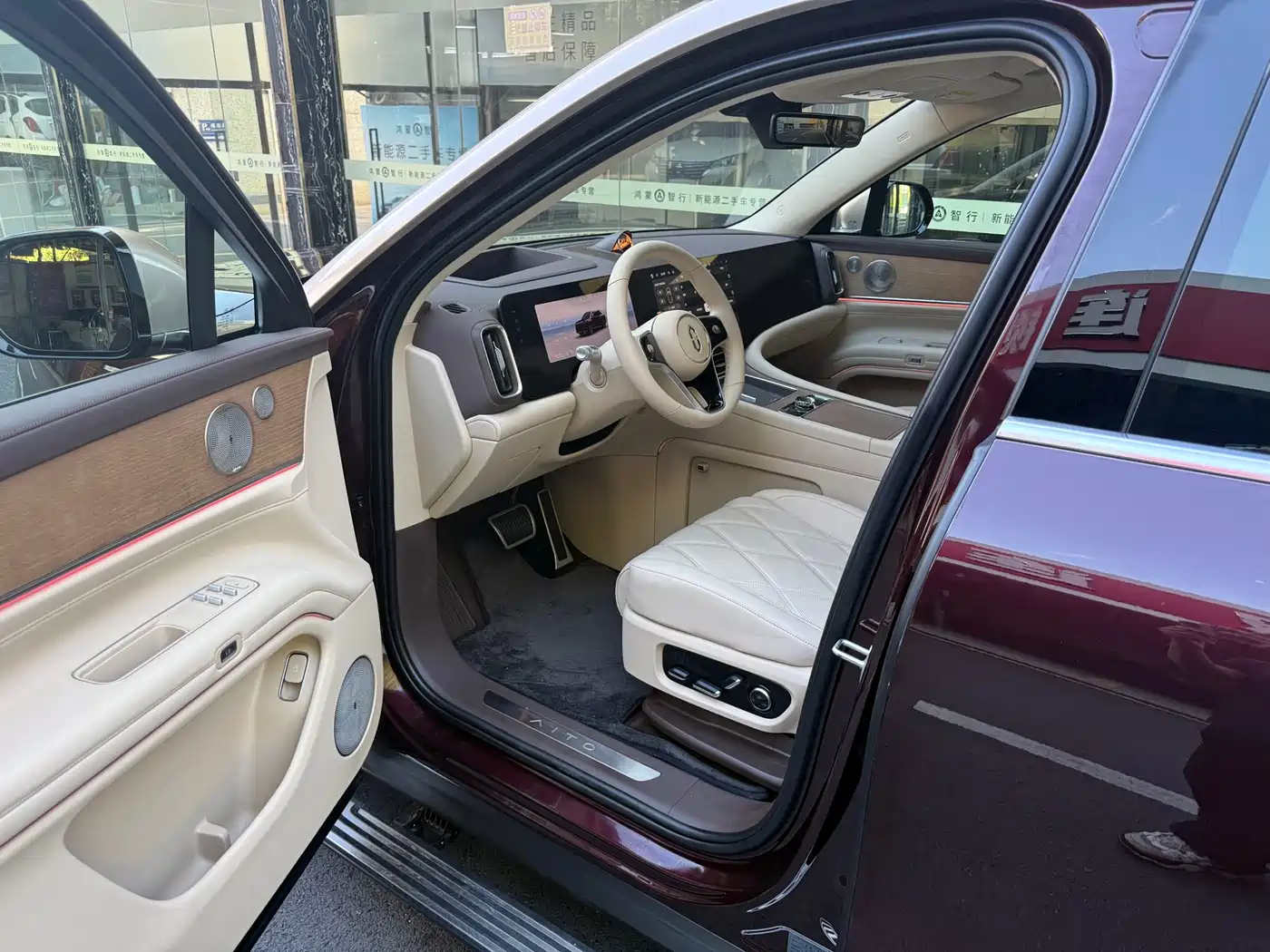AITO Wenjie AITO M9 2025 Extended Range Ultra 52kWh 6-Seater фото 6
