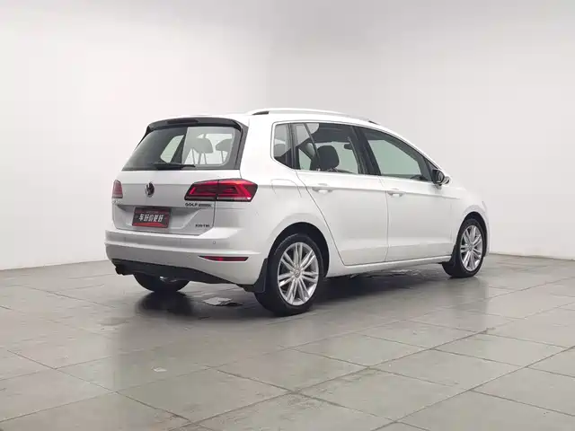 Volkswagen Golf Sportsvan 2018 230TSI Automatic Luxury — фото 2