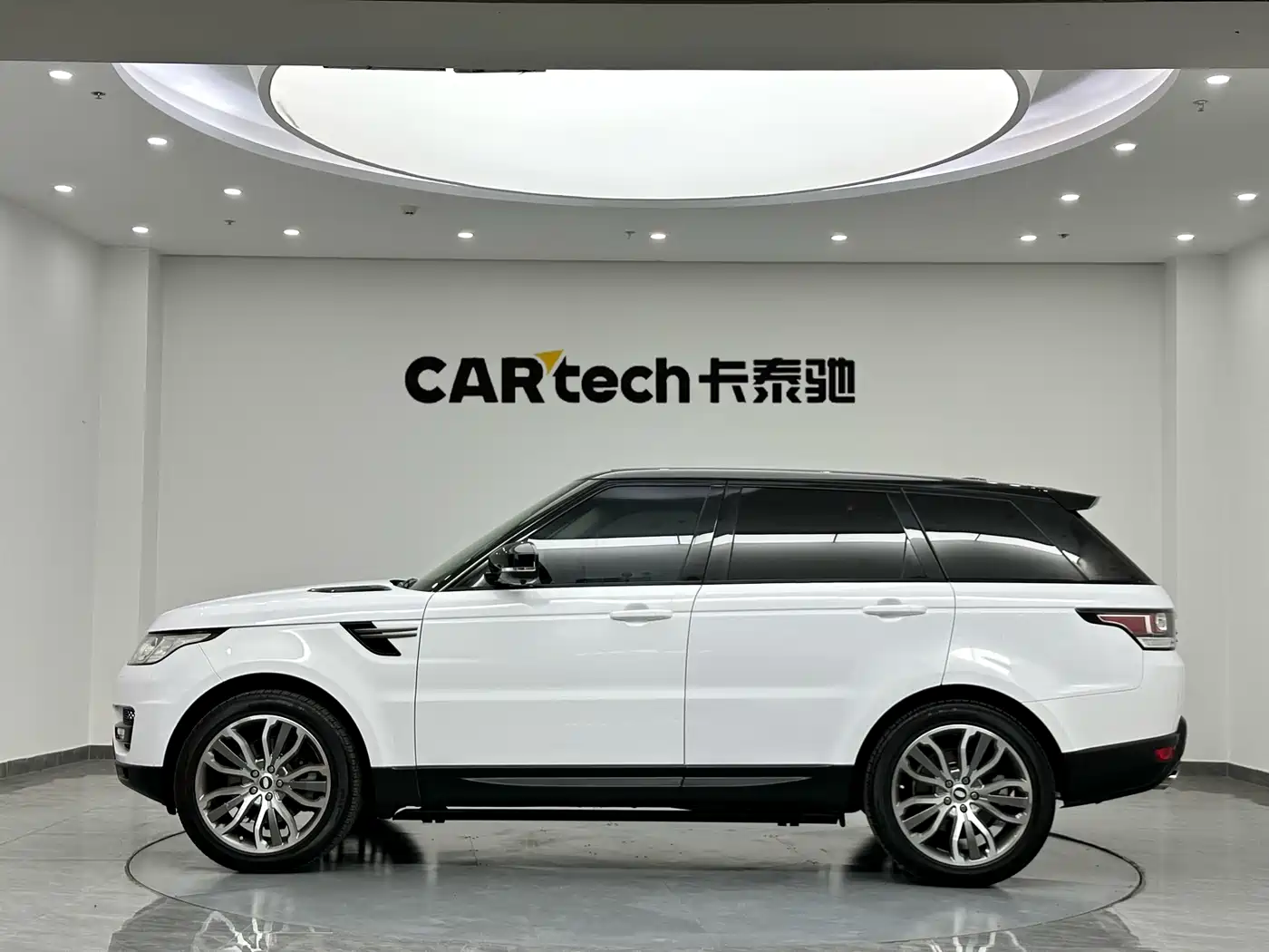 Land Rover Range Rover Sport 2016 Model 3.0 SC V6 SE фото 5
