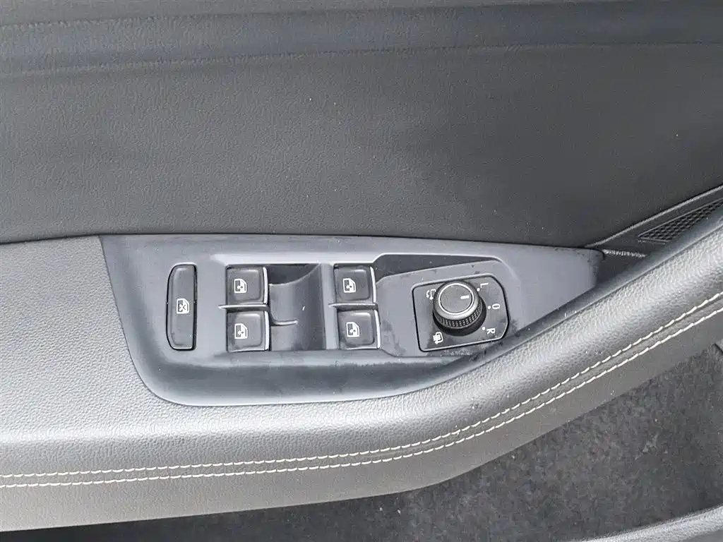 VOLKSWAGEN MAGOTAN GTE PLUG IN HYBRID